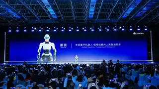 人形机器人实现全自主服务展示，技术体系创新引领行业变革