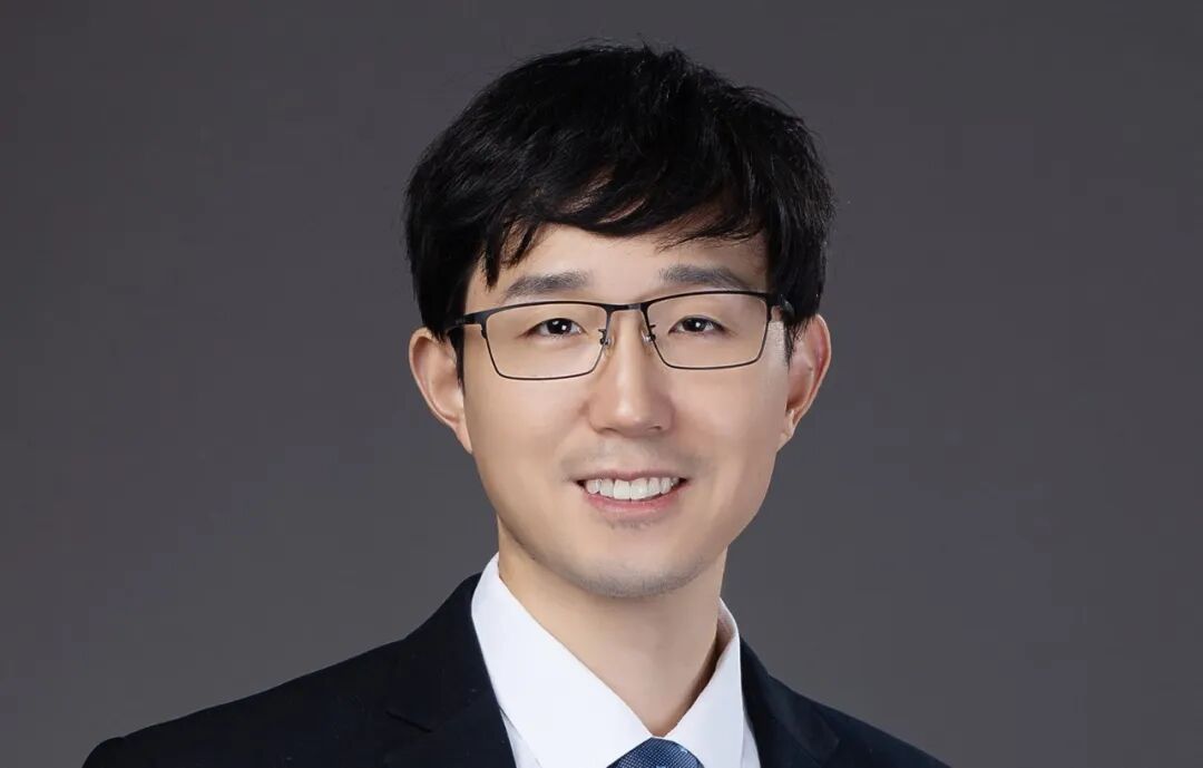 d4627467j00t8691v000zd000u000j5m 尤洋谈 Scaling Law 困境:AI 未来不是要「省算力」,而是要能「吃下」更多算力